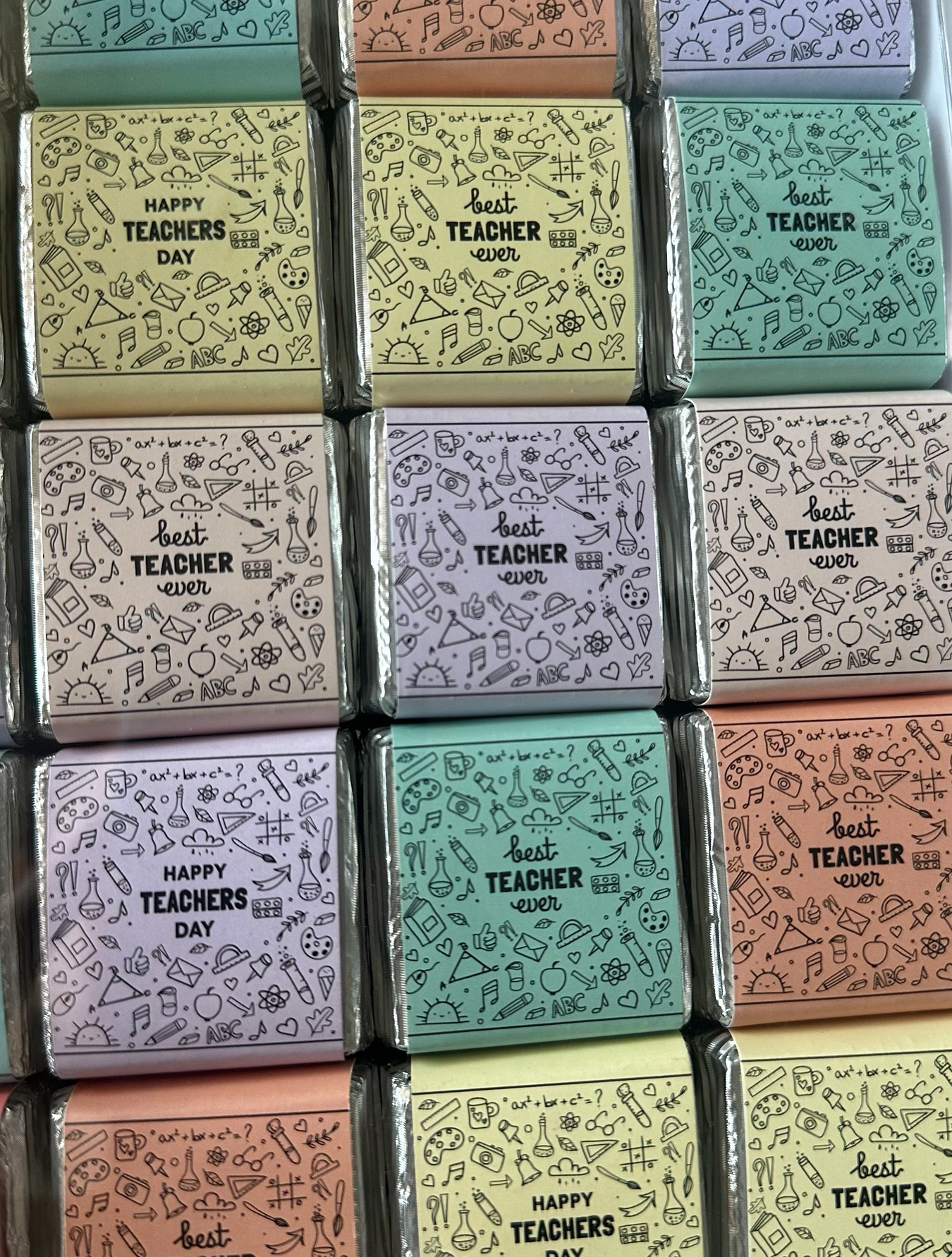 50 Adet Öğretmenler Günü Temalı Spesiyal Çikolata ve Solmayan Çiçek Tepsisi