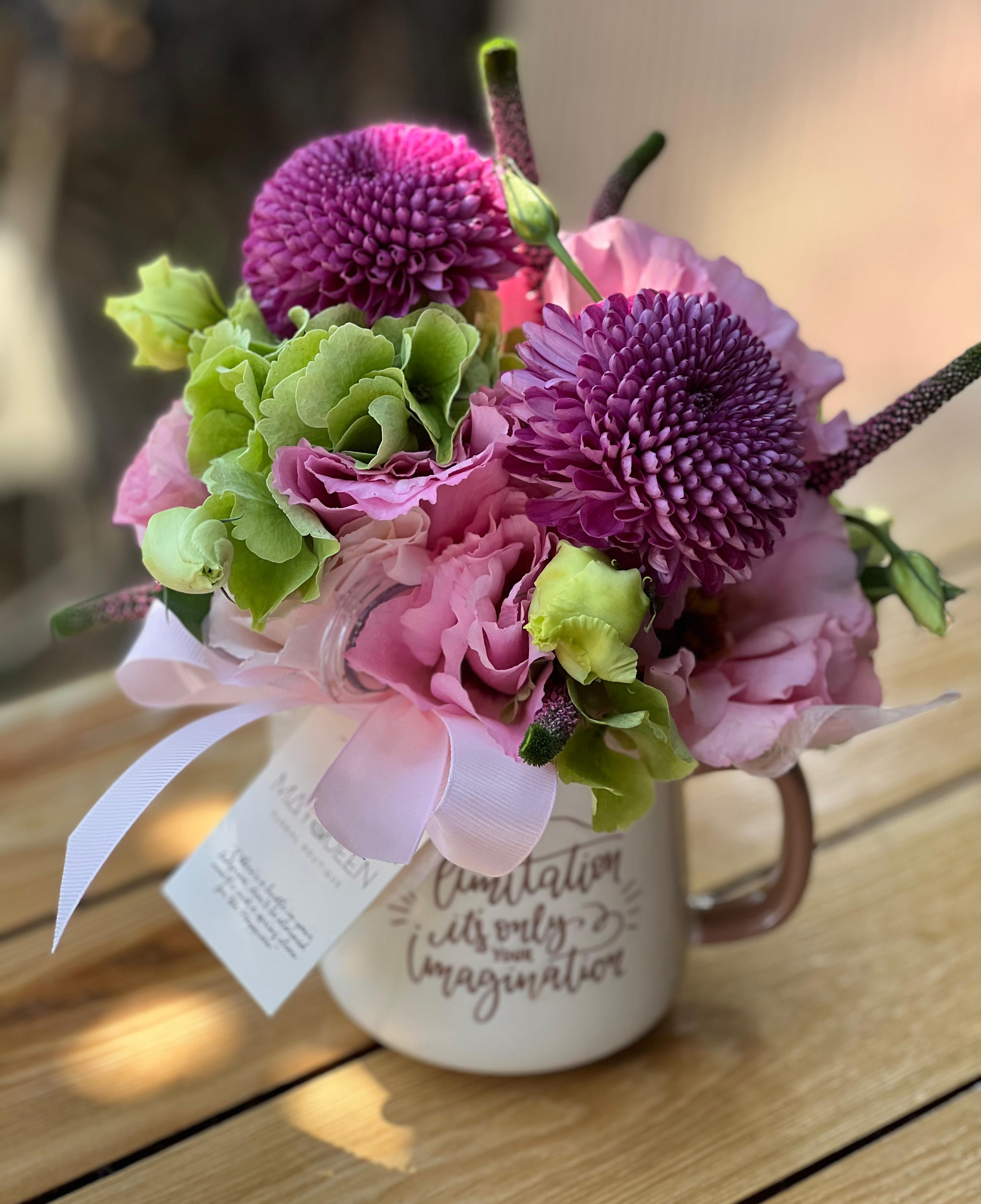 Imagination Yazılı Bardakta Çiçek Aranjmanı