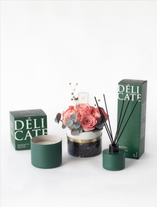 Alice Solmayan Güller ve Delicate Candle ve Reed Diffuser (İncir ve Gül Kokulu) Hediye Seti