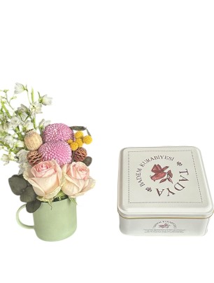 Creathings Porselen Bardakta Çiçekler ve Tadya Bademli Şekersiz Kurabiyeler