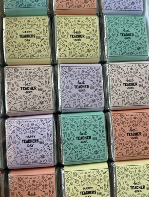 50 Adet Öğretmenler Günü Temalı Spesiyal Çikolata ve Solmayan Çiçek Tepsisi