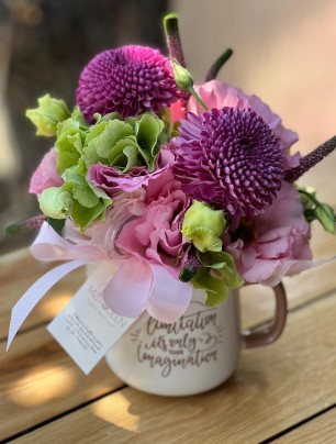 Imagination Yazılı Bardakta Çiçek Aranjmanı