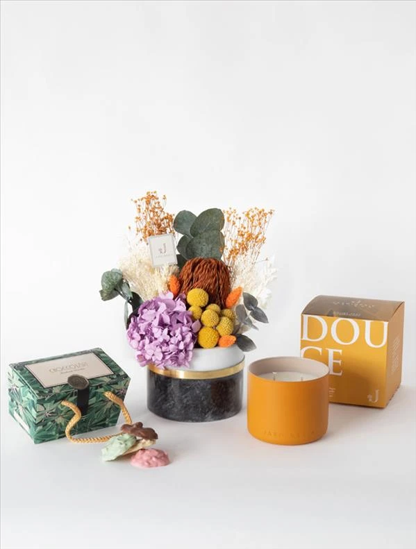 Beaute, Douce Candle (Bal ve Portakal Çiçeği Kokulu) ve Choccolart Roche Çikolata Hediye Seti