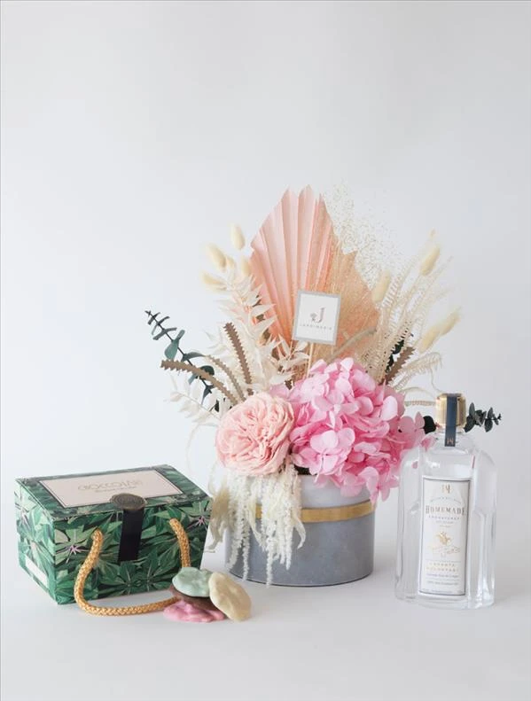 Carmen, Homemade Aromaterapi Lavanta Kolonyası ve Choccolart Roche Çikolata Hediye Seti